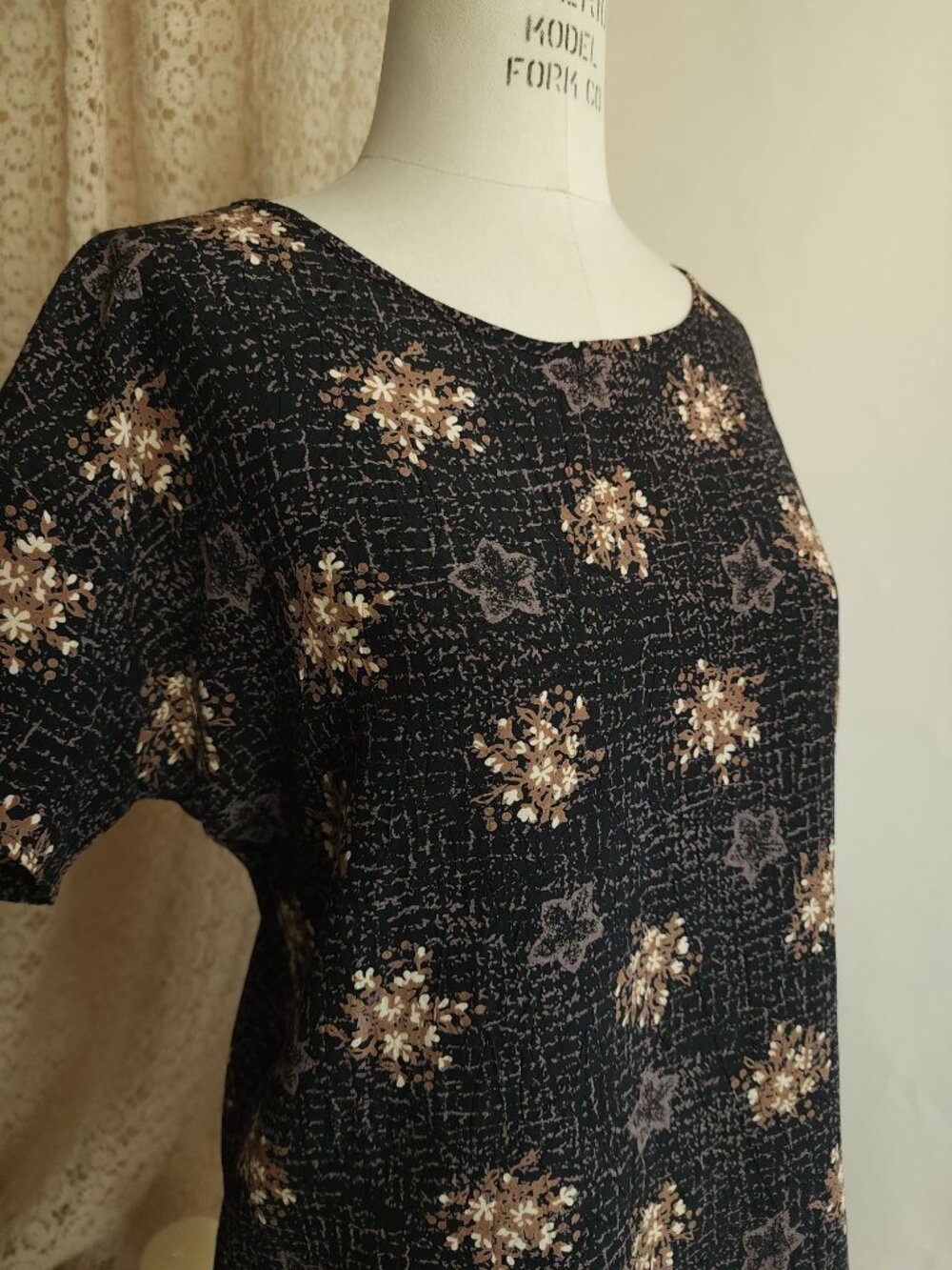 Vintage 1990s Blouse, Black and Gold and Gray Floral Print, short sleeved - Picture 5 of 12